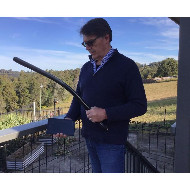 EQ-1 Linear Wireless Ultrasound Cattle Scanning Probe held with tablet