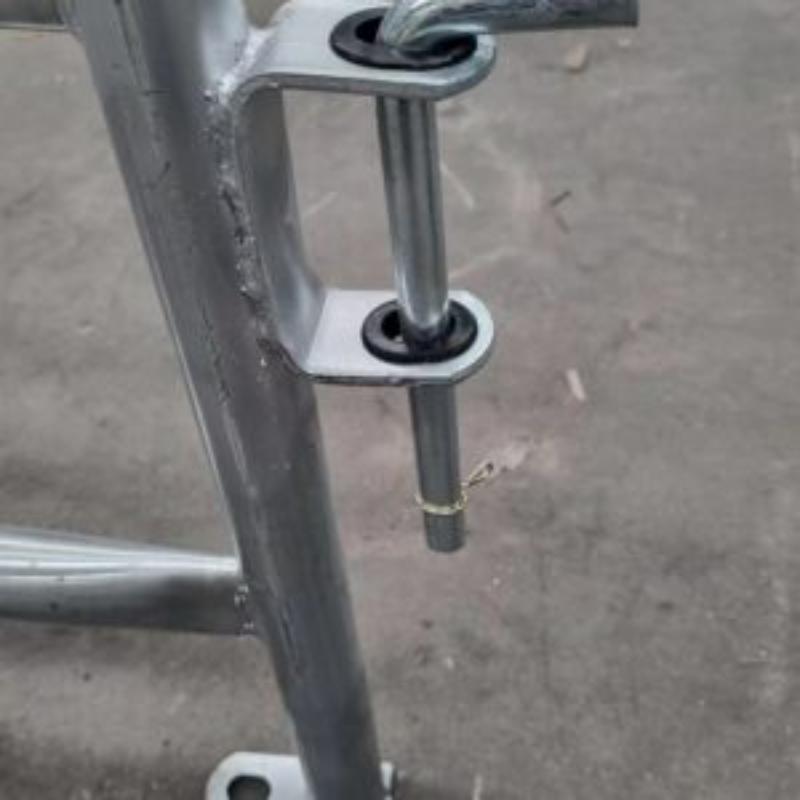 Gate Hinge Pin Assembly Feature