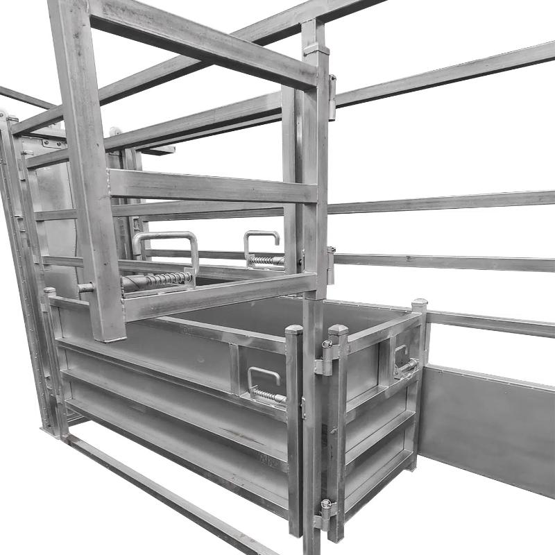 Super Rack Vet Cattle Crush Auto side gate open