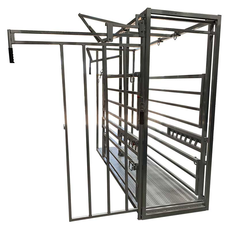 Kurraglen Llama & Alpaca Combo Crush side front view with gate open